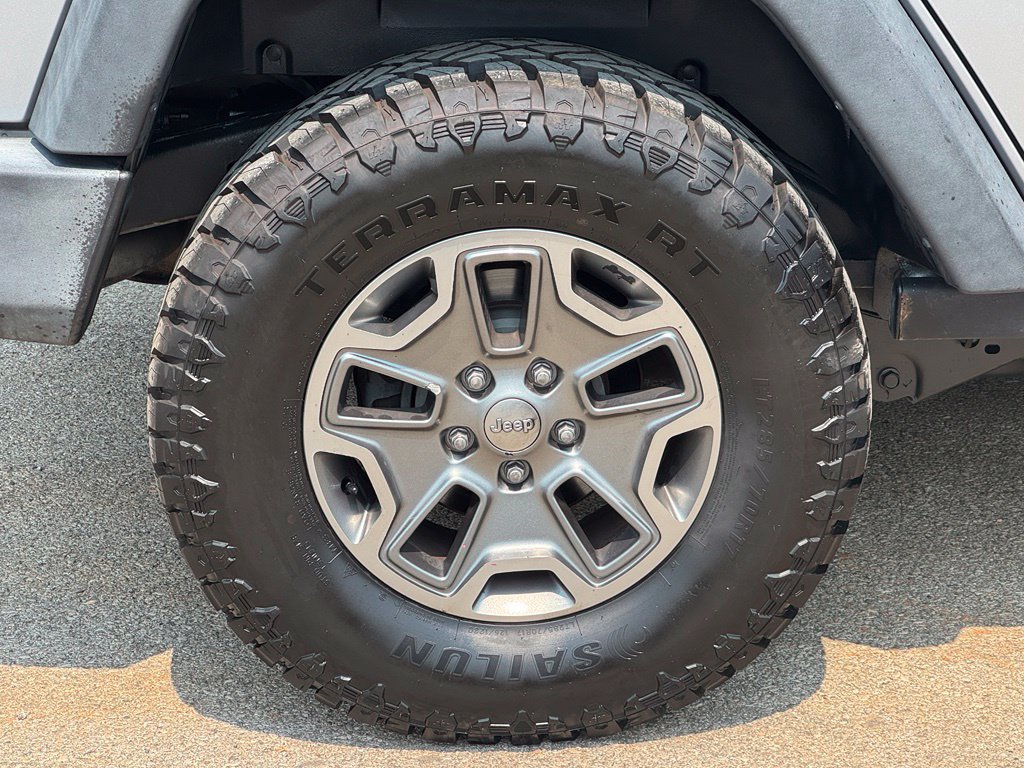 Used 2017 Jeep Wrangler Unlimited Rubicon w/ Connectivity Group AWD/4WD image 7