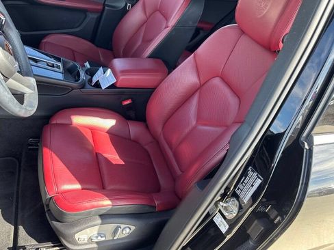 Used 2024 Porsche Macan AWD/4WD image 5