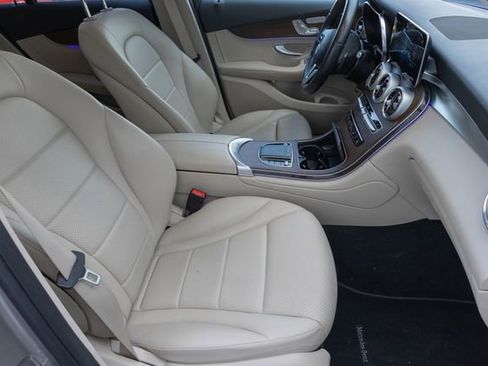 Used 2022 Mercedes-Benz GLC 300 4MATIC w/ Premium Package Lite image 21