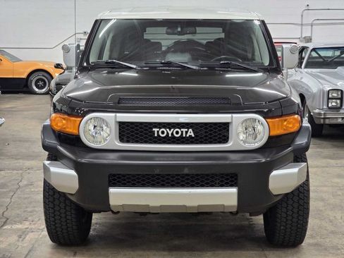 Used 2010 Toyota FJ Cruiser 4WD image 3