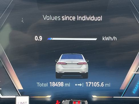 Used 2025 BMW i5 eDrive40i image 12