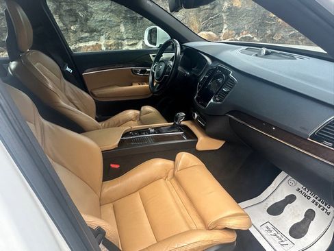 Used 2017 Volvo XC90 T6 Momentum w/ Vision Package image 30