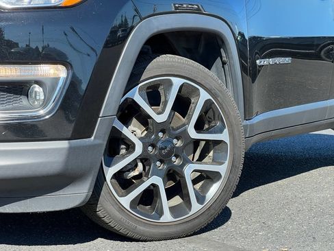 Used 2018 Jeep Compass Limited w/ Navigation Group FWD image 2