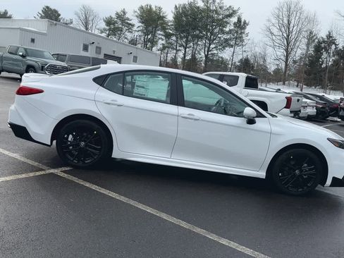 New 2026 Toyota Camry SE image 9