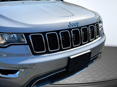 Used 2017 Jeep Grand Cherokee Limited w/ Trailer Tow Group IV AWD/4WD image 28