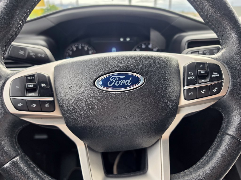 Used 2024 Ford Explorer XLT w/ Equipment Group 202A AWD/4WD image 18