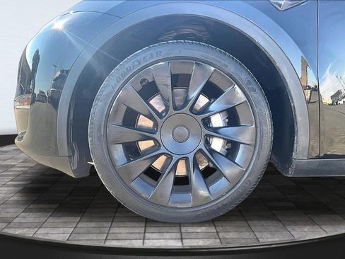 Used 2021 Tesla Model Y Long Range AWD/4WD image 9
