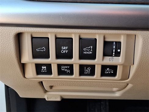 Used 2017 Subaru Outback 3.6R Limited image 24