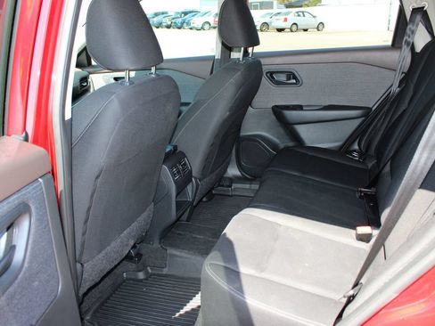 Used 2023 Nissan Rogue S FWD image 11
