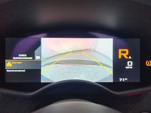 Used 2018 McLaren 570S Spider image 27