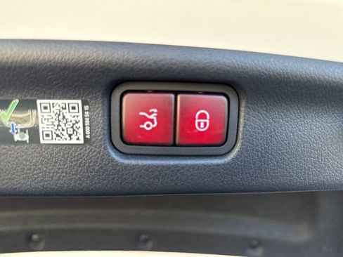 Used 2024 Mercedes-Benz C 300 Sedan image 31