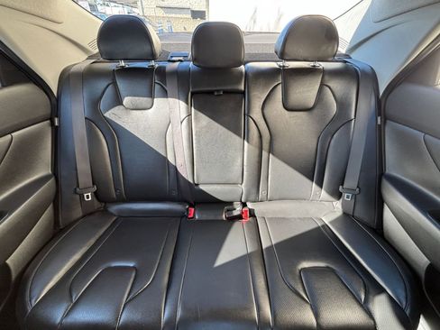 Used 2025 Hyundai Elantra Limited image 48