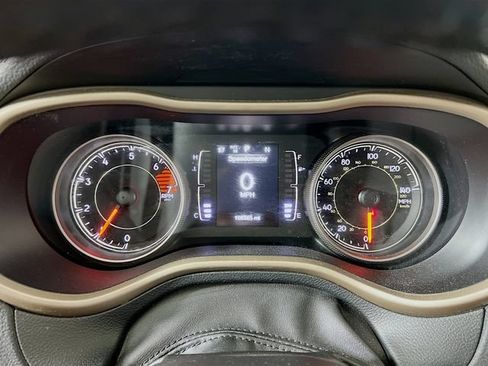 Used 2016 Jeep Cherokee Latitude w/ Cold Weather Group AWD/4WD image 14