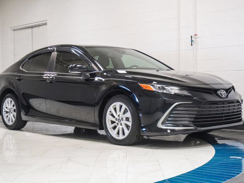 Used 2024 Toyota Camry LE w/ Convenience Package FWD image 5