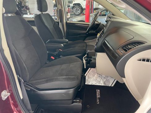 Used 2017 Dodge Grand Caravan SE w/ Power Window Group FWD image 19