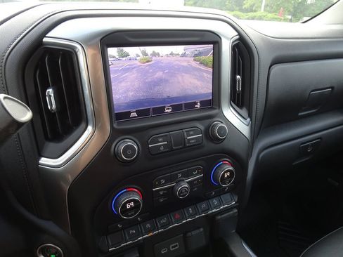Used 2021 Chevrolet Silverado 1500 LT Trail Boss w/ Convenience Package II AWD/4WD image 19