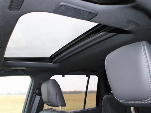 Used 2023 Lexus LX 600 4WD w/ Luxury Package image 35