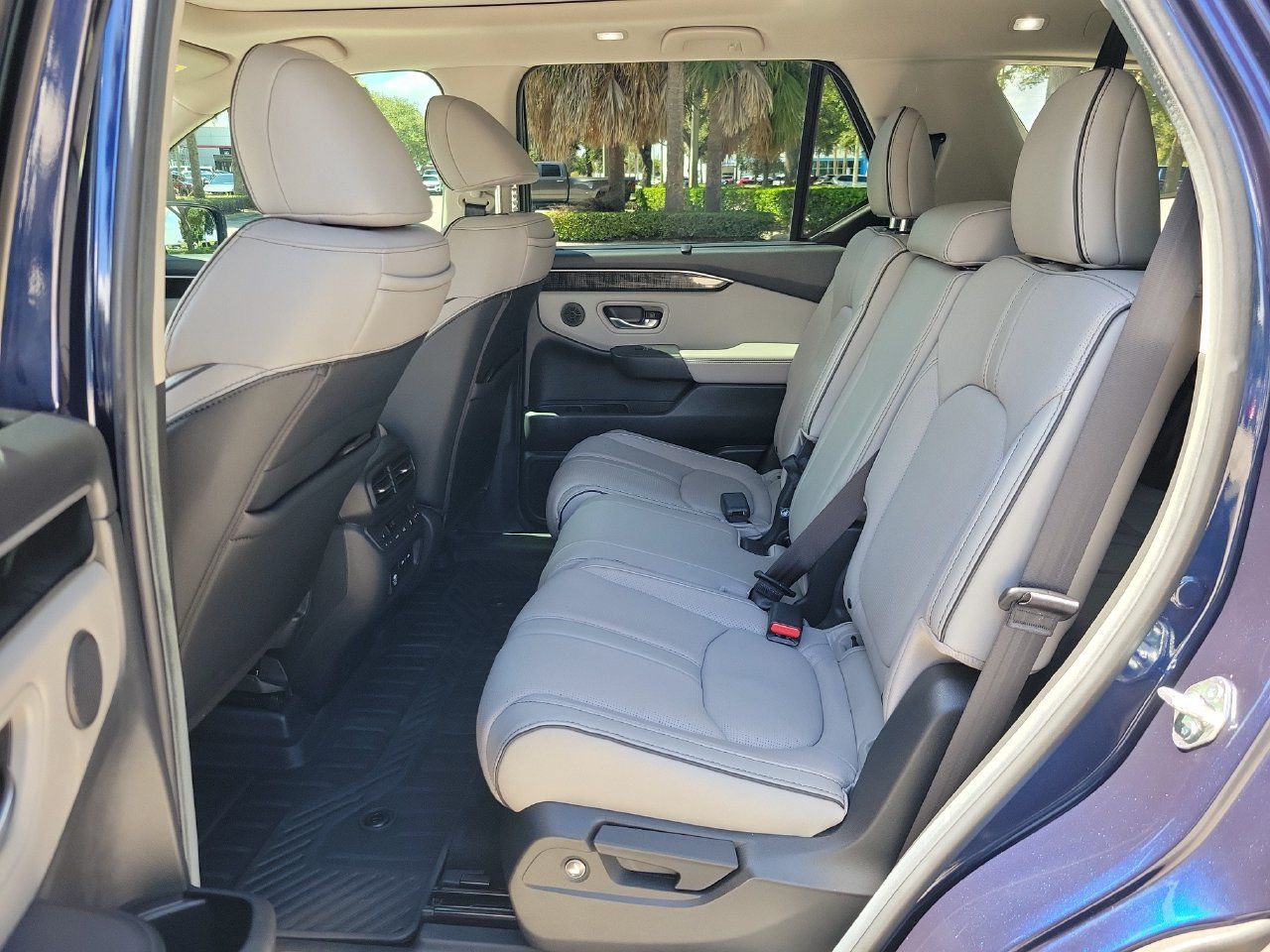 Used 2025 Honda Pilot Elite image 12