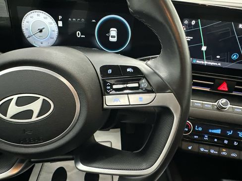 Used 2025 Hyundai Elantra SEL FWD image 25