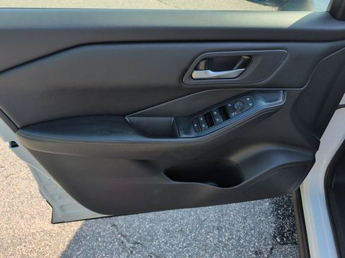 Used 2024 Nissan Rogue SV FWD image 16