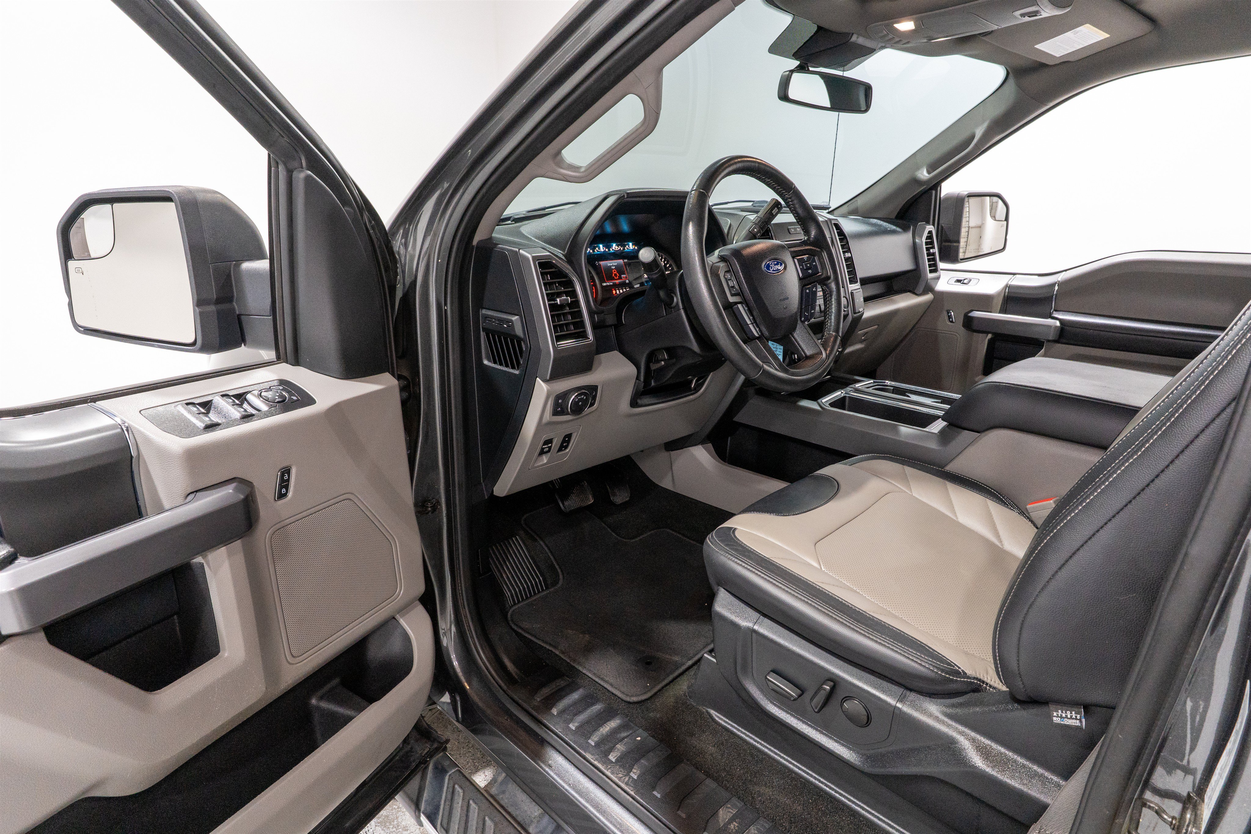 Used 2019 Ford F150 XLT w/ Equipment Group 302A Luxury AWD/4WD image 14