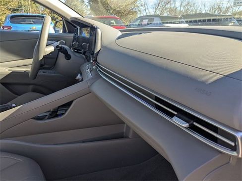 Used 2024 Hyundai Elantra SEL image 35