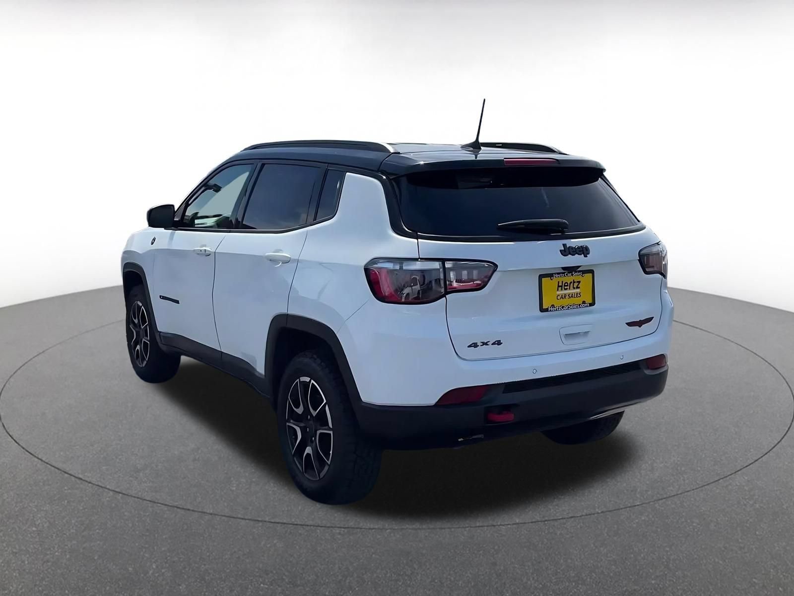 Used 2025 Jeep Compass Trailhawk AWD/4WD image 10