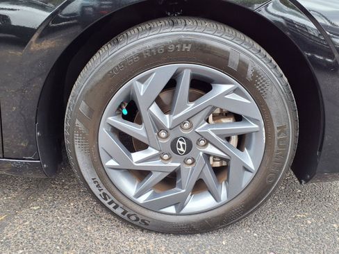 Certified 2024 Hyundai Elantra SEL FWD image 9
