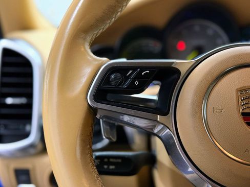 Used 2017 Porsche Cayenne S image 17