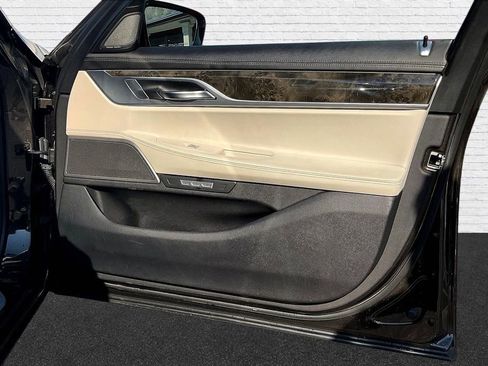 Used 2017 BMW 740i RWD image 27