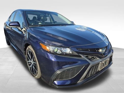 Used 2022 Toyota Camry SE image 6