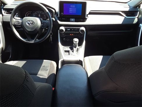Used 2023 Toyota RAV4 LE image 10