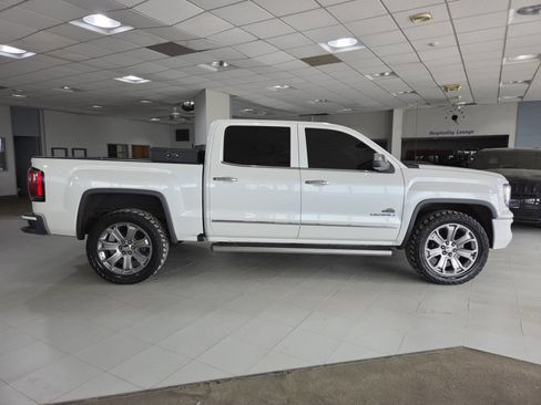 Used 2018 GMC Sierra 1500 Denali w/ Denali Ultimate Package AWD/4WD image 9