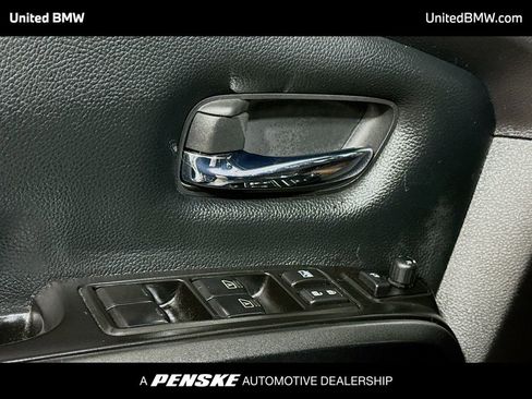 Used 2023 Nissan Titan PRO-4X w/ Pro-4x Convenience Package image 3