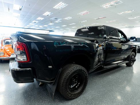 Used 2022 RAM 3500 Big Horn w/ Night Edition AWD/4WD image 5