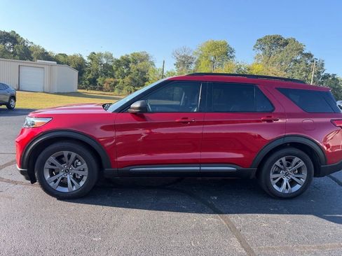 Used 2021 Ford Explorer XLT w/ Equipment Group 202A RWD image 3