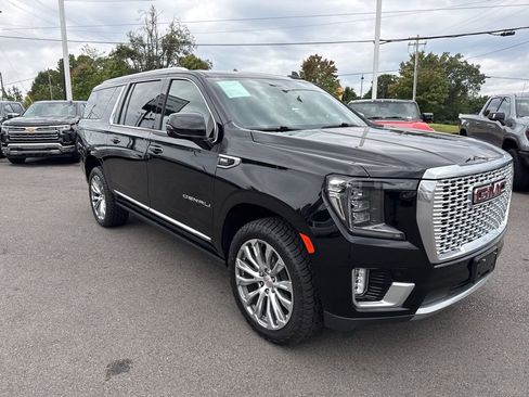Used 2023 GMC Yukon XL Denali w/ Max Trailering Package image 7