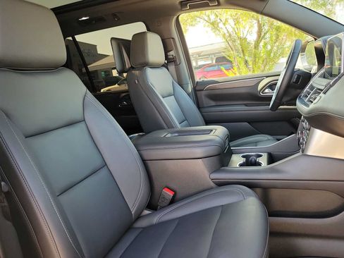 Used 2024 Chevrolet Tahoe Z71 w/ Luxury Package AWD/4WD image 18