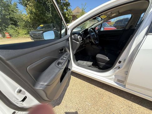 Used 2024 Nissan Versa S FWD image 27
