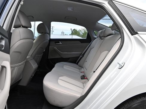 Used 2017 Hyundai Sonata SE FWD image 16