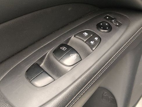 Used 2020 Nissan Pathfinder SV AWD/4WD image 27