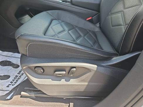 Used 2024 Volkswagen Atlas SE FWD image 19