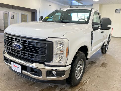 New 2026 Ford F250 XL w/ XL Chrome Package image 4