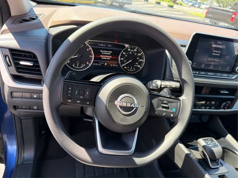 Used 2023 Nissan Rogue SV FWD image 18