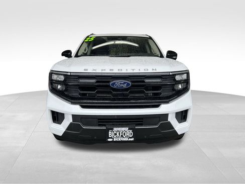 Used 2025 Ford Expedition Active AWD/4WD image 2