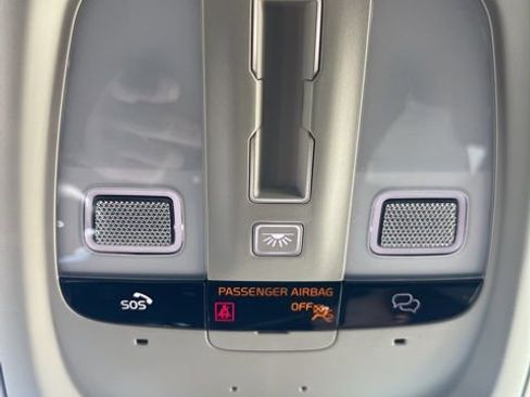 New 2025 Volvo XC40 B5 Core w/ Climate Package image 22