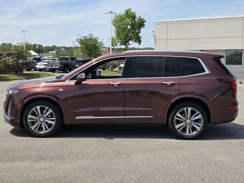 Used 2022 Cadillac XT6 Premium Luxury FWD image 2