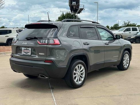 Used 2022 Jeep Cherokee Latitude Lux w/ Sun & Sound Group FWD image 3
