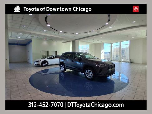 Used 2021 Toyota RAV4 LE image 1
