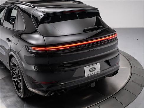 Used 2025 Porsche Cayenne Turbo AWD/4WD image 36